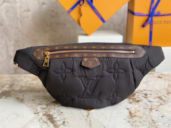 WIS MAXI LOUIS VUITTON BUMBAG 1120